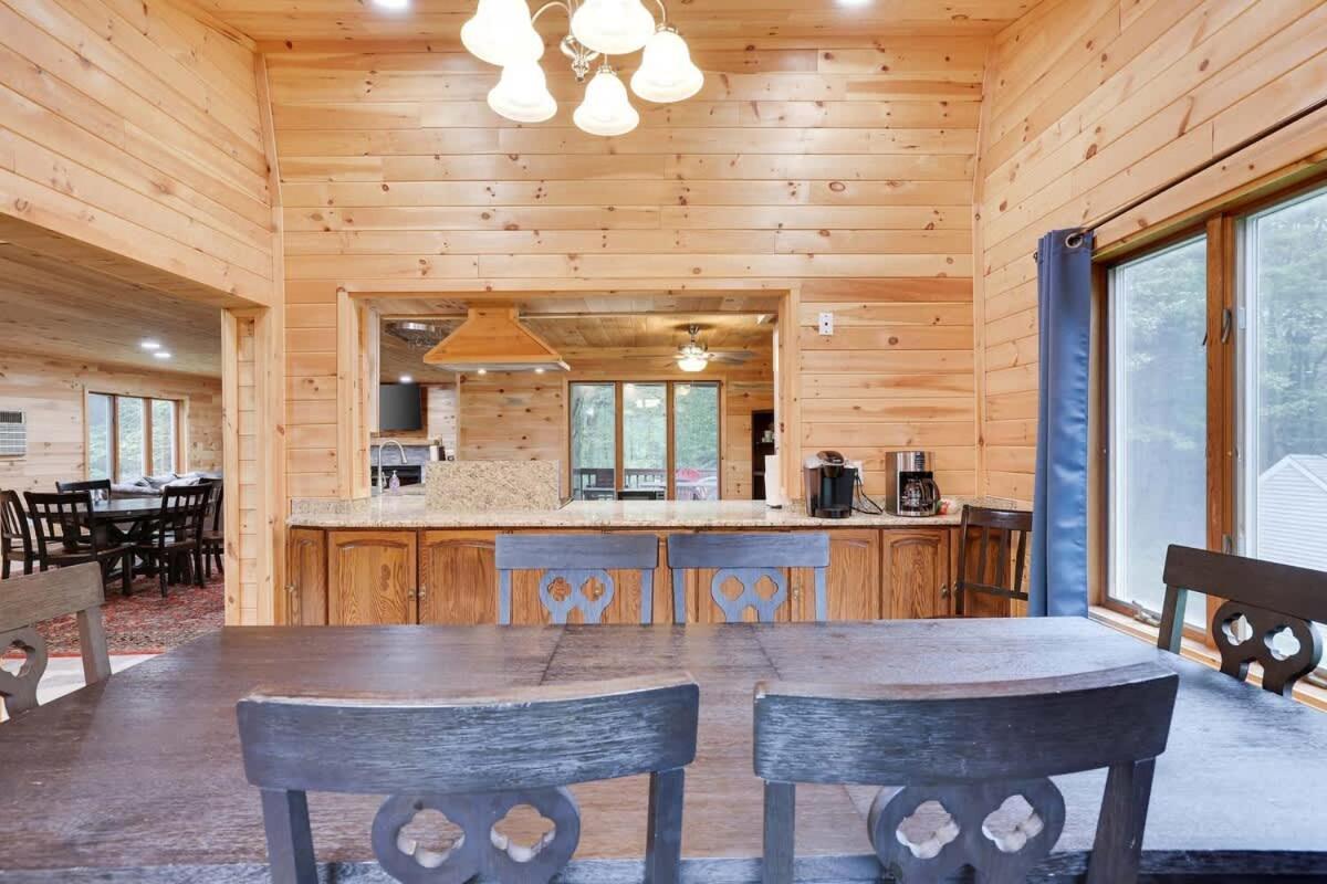 Relax In Blakeslee - Spacious 5Br Home With Bbq エクステリア 写真