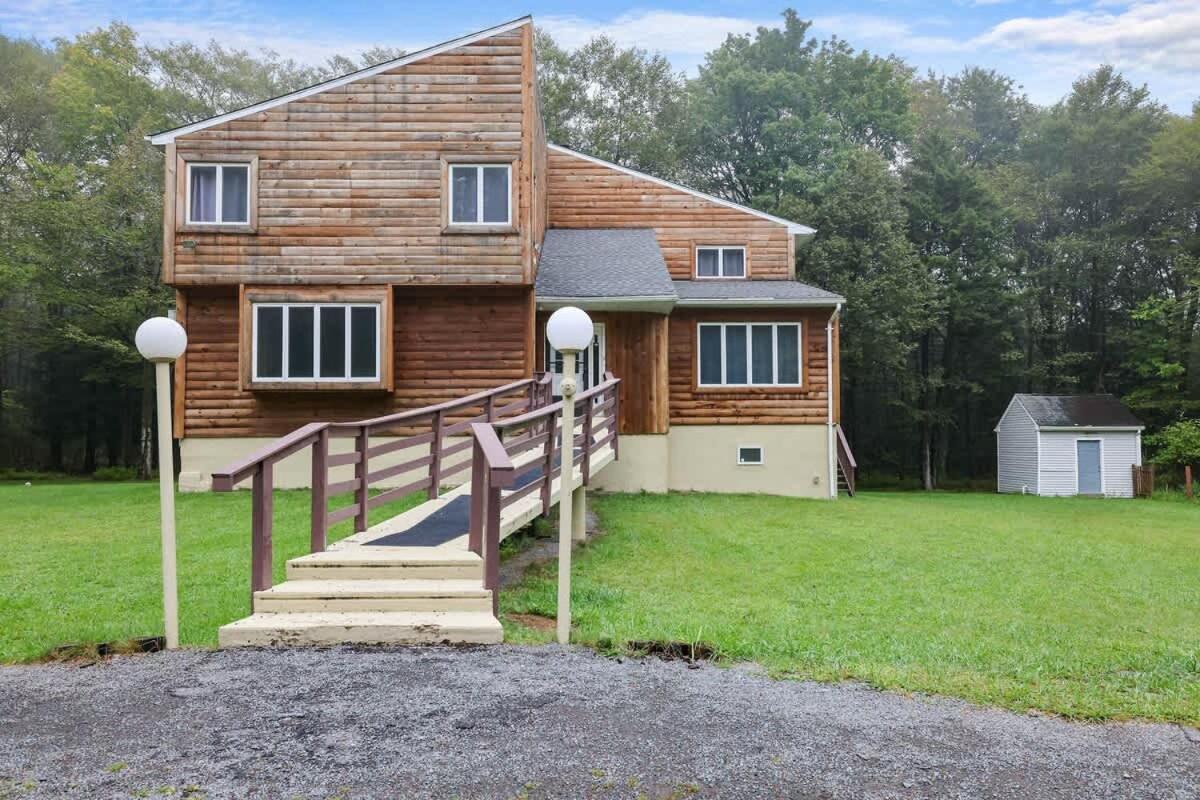 Relax In Blakeslee - Spacious 5Br Home With Bbq エクステリア 写真